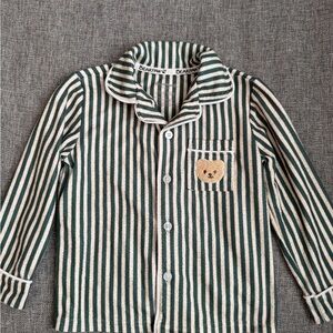 BearPaw Kids Green and Cream Striped Pajama Top with Bear Patch Size 2T Fair con